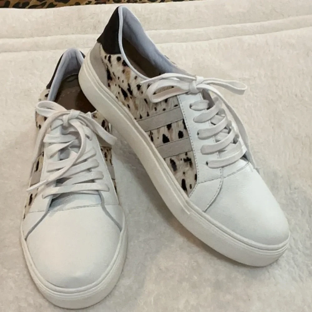 NWOT Kaanas White Leather Sneakers w/ Cheetah Print Fur